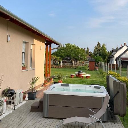 Konrad Apartman Balatonmariafurdo Exterior photo