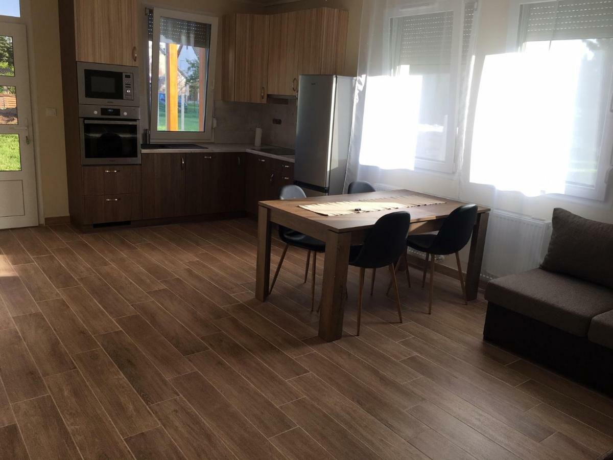 Konrad Apartman Balatonmariafurdo Exterior photo